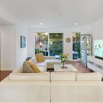 Rent 4 bedroom house of 195 m² in Los Angeles