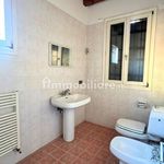 Affitto 5 camera casa di 340 m² in Modena