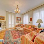 Affitto 6 camera appartamento di 267 m² in Torino