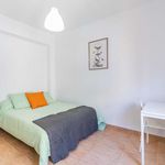 Rent a room of 80 m² in València