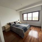 Rent a room of 200 m² in Porto