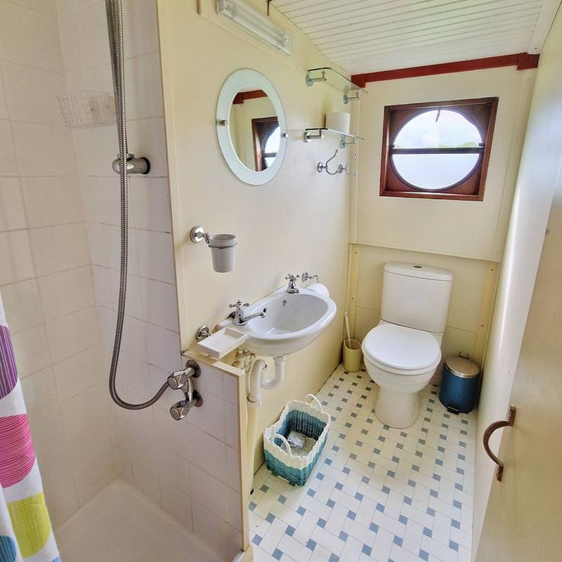 2 bedroom houseboat to rent Upcott
