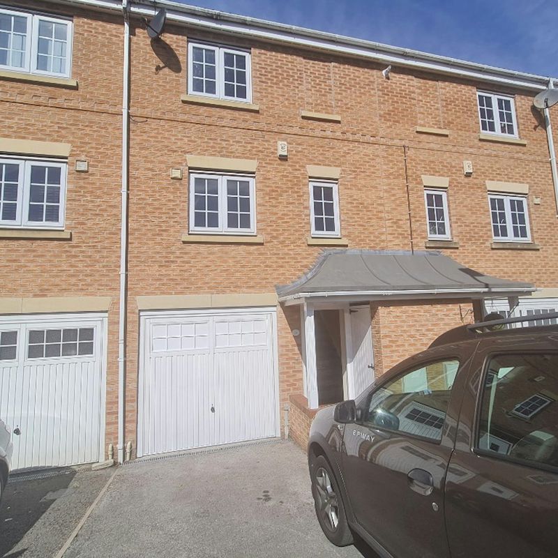 Town House to rent on Cravenwood Ashton-Under-Lyne,  OL6 Higher Hurst