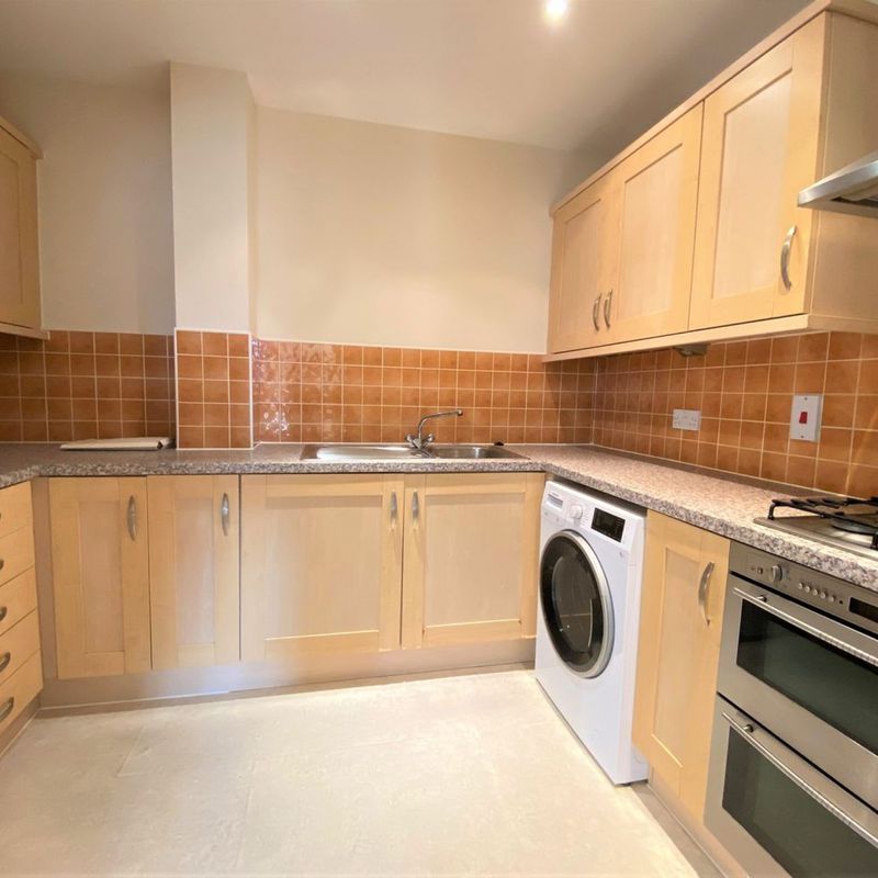 2 Bedrooms Apartment - To Let Beaconsfield