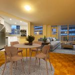 Appartement de 914 m² avec 2 chambre(s) en location à Toronto