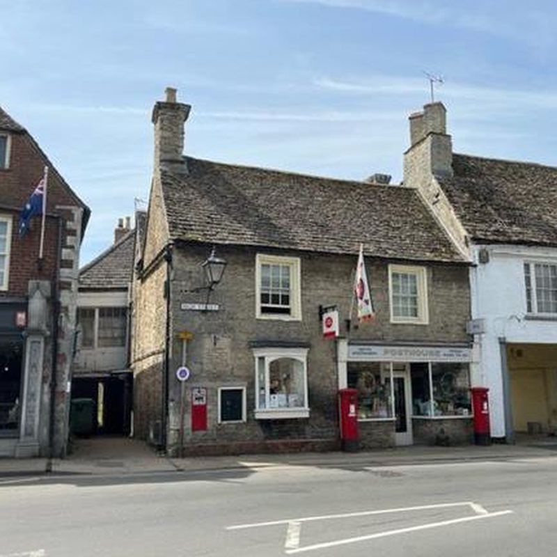 Flat to rent in High Street, Lechlade GL7