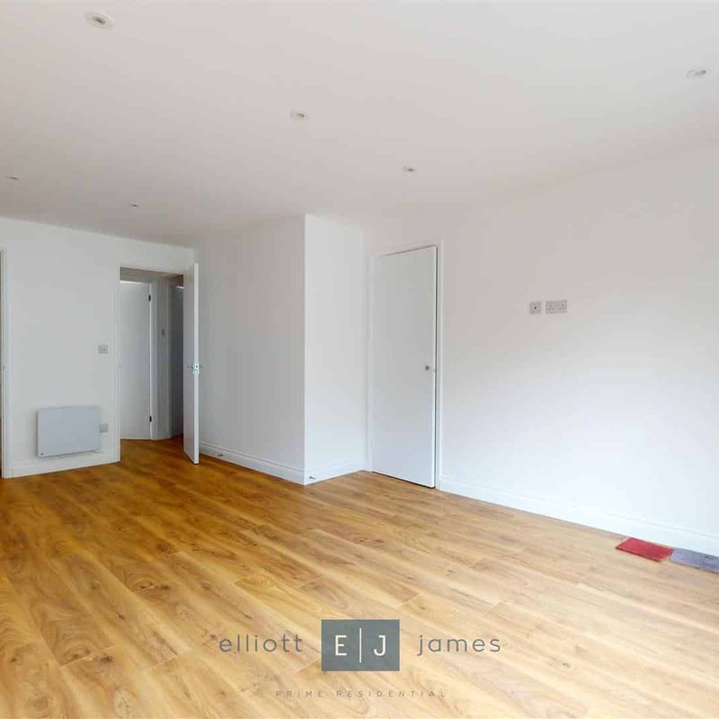 1 bed flat to rent in Latchett Road, London Woodford Green
