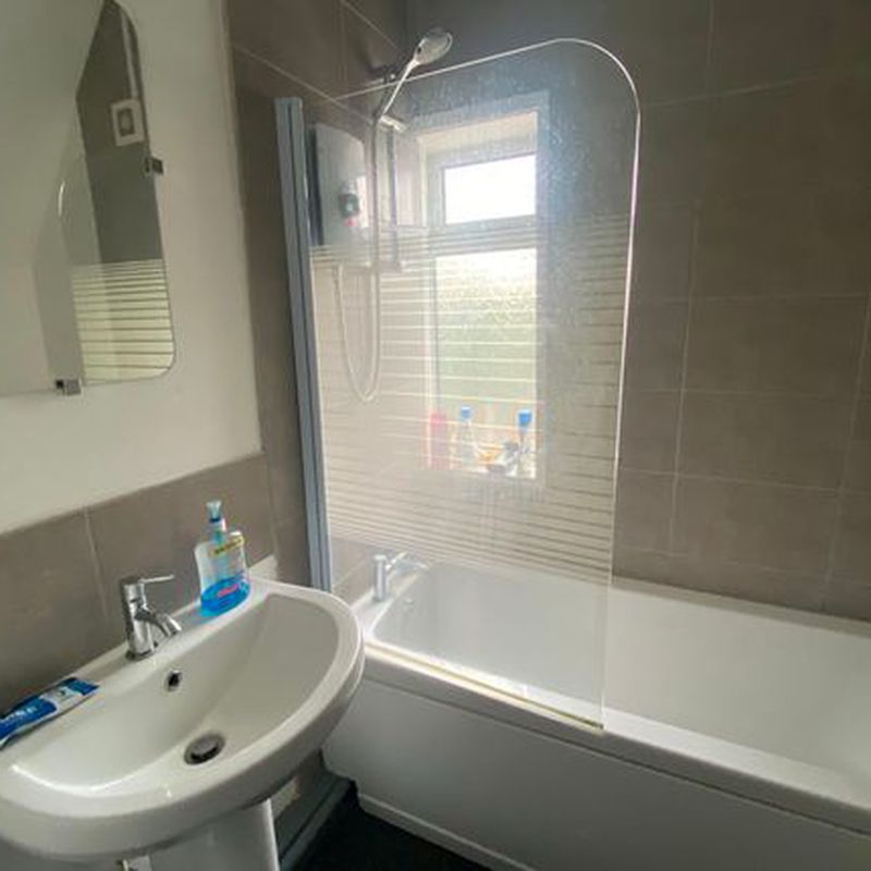 Room to rent in Room 1, The Crescent, Woodlands, Doncaster DN6