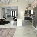 Rent 4 bedroom house of 245 m² in Marbella