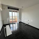 Affitto 5 camera appartamento di 134 m² in Genova