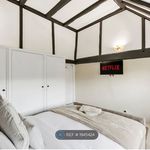 Rent 6 bedroom house in Leatherhead
