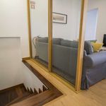 Rent a room of 80 m² in porto