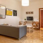 Rent a room of 152 m² in Madrid