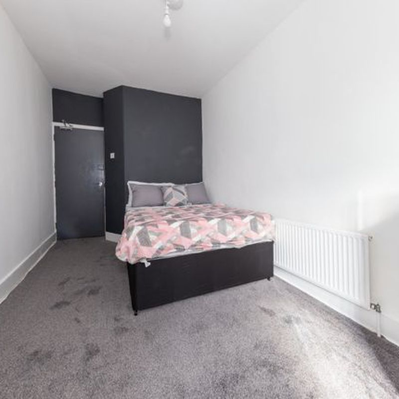 Room to rent in Dallow Road, Luton LU1