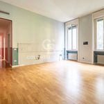 Affitto 3 camera appartamento di 121 m² in Milano