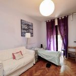Rent a room of 76 m² in Milano