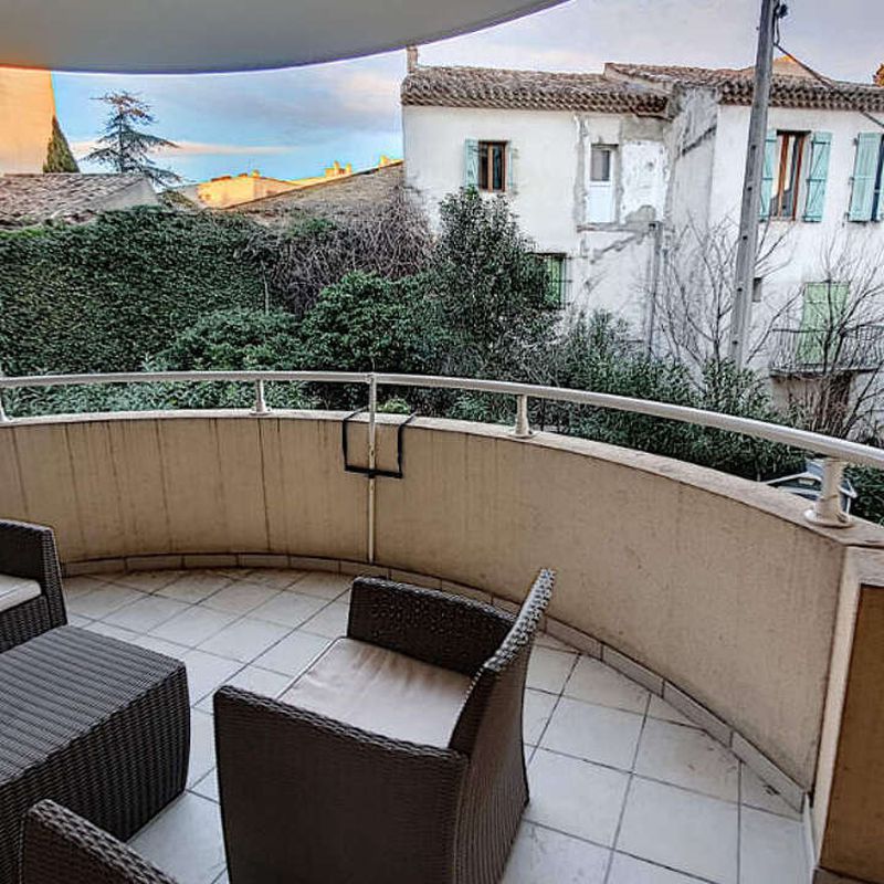 Location appartement 3 pièces 63 m² Salon-de-Provence (13300)