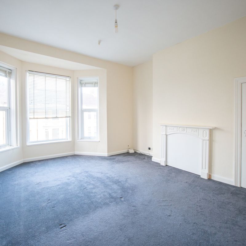 One bedroom flat off Beverley Road now available North Ella
