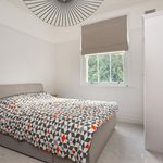 Rent 2 bedroom flat in Esher