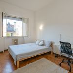 Rent a room of 70 m² in Milano