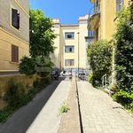 Affitto 5 camera appartamento di 128 m² in Napoli