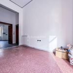 Affitto 4 camera appartamento di 137 m² in Naples