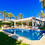 Rent 4 bedroom house of 285 m² in Marbella
