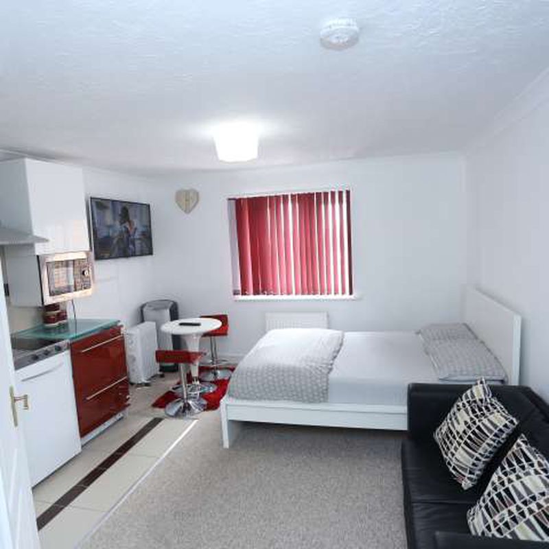 Studio for Rent with Central Heating in Thamesmead, London