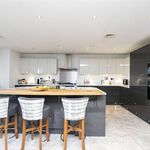 Rent 4 bedroom apartment in Chigwell