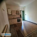 Rent 5 bedroom apartment of 60 m² in Genova