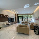 Rent 4 bedroom house of 374 m² in Dubai
