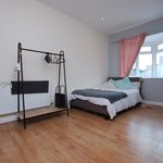 Rent 4 bedroom flat in Guildford