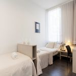 Rent 5 bedroom apartment of 110 m² in Barcelona