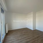 Rent 2 bedroom apartment of 68 m² in Versailles