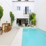 Rent 3 bedroom house of 250 m² in Estepona