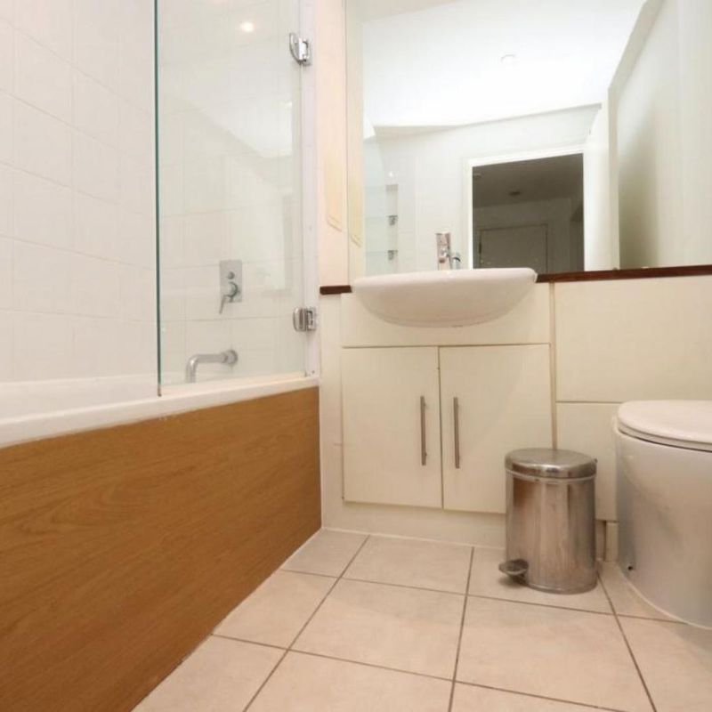 Bright double bedroom close to North Greenwich tube station Westcombe Park