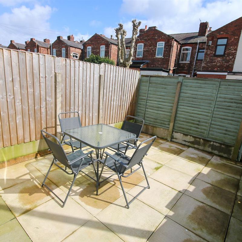 To Let2 Bed House - End Terrace