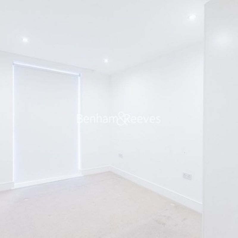 2 Bedroom flat to rent in
 Levett Square, Kew, TW9