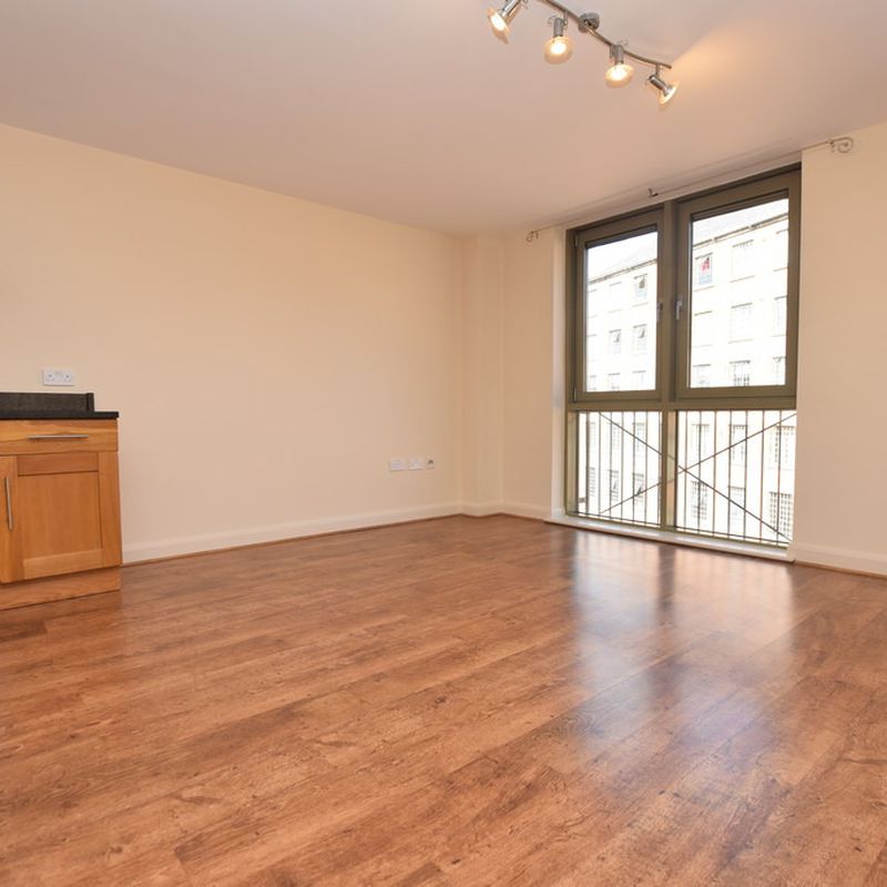 TO LET - Two bedroom apartment to rent within walking distance to the City Centre. Pear Tree