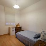Rent a room of 75 m² in València