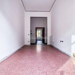 Affitto 4 camera appartamento di 137 m² in Naples