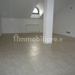 Affitto 4 camera appartamento di 110 m² in Cornate d'Adda