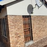 Rent 4 bedroom house of 334 m² in Polokwane