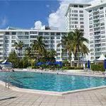Rent 1 bedroom apartment of 930 m² in Miami Beach