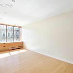 Rent 2 bedroom apartment of 134 m² in New York