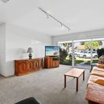 Rent 3 bedroom apartment of 227 m² in Newport Beach