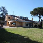 Rent 4 bedroom house of 850 m² in Roma