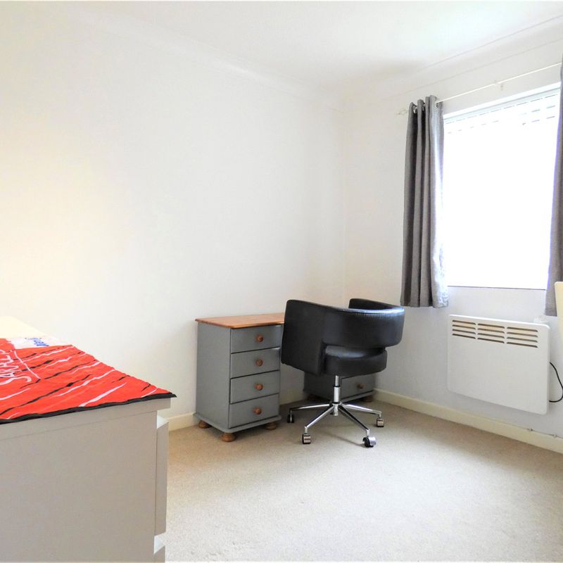 2 BEDROOM Flat/Apartment at Flat 2,Basingstoke,RG21,8SY, England Kings Furlong