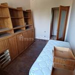 Affitto 4 camera appartamento di 80 m² in Sannazzaro de' Burgondi