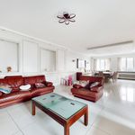 Rent 11 bedroom house of 271 m² in Vélizy-Villacoublay